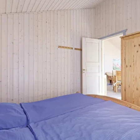 Vakantiehuis Two-bedroom Holiday In *